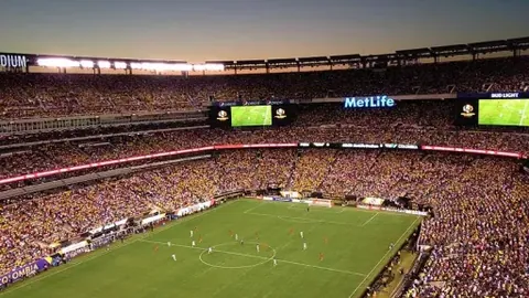 戴维斯凭借詹姆斯精准传球完成扣篮得分